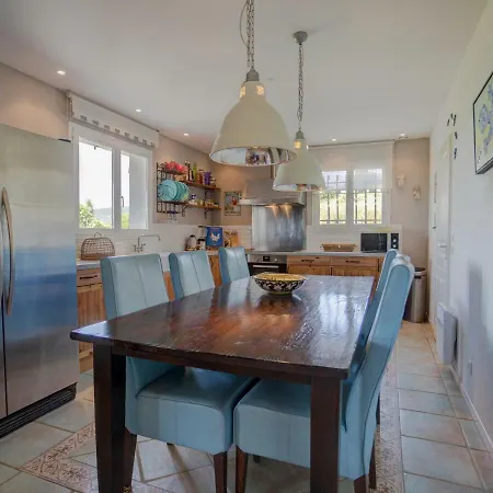 Spacious With Private Swimming Pool *