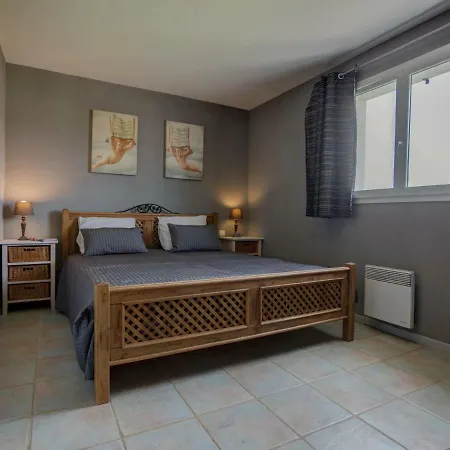 Spacious With Private Swimming Pool
