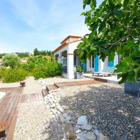 Spacious With Private Swimming Pool *