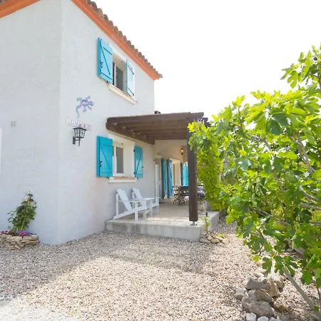 Spacious With Private Swimming Pool فيلة